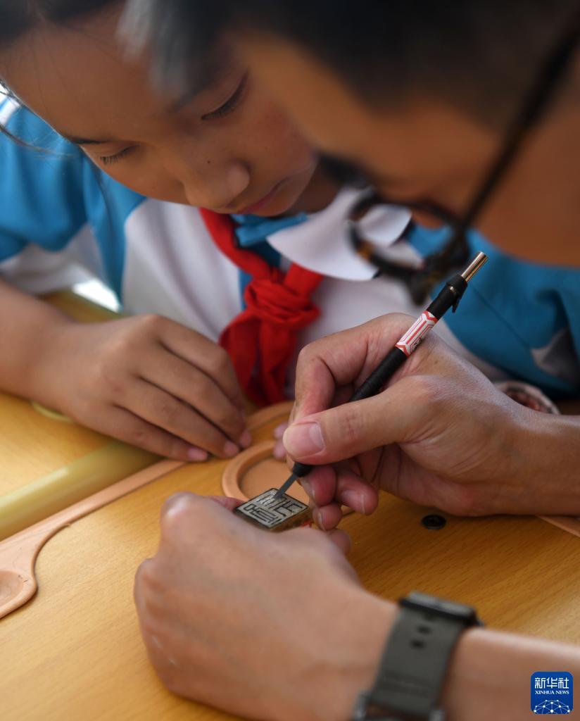 诈金花游戏载